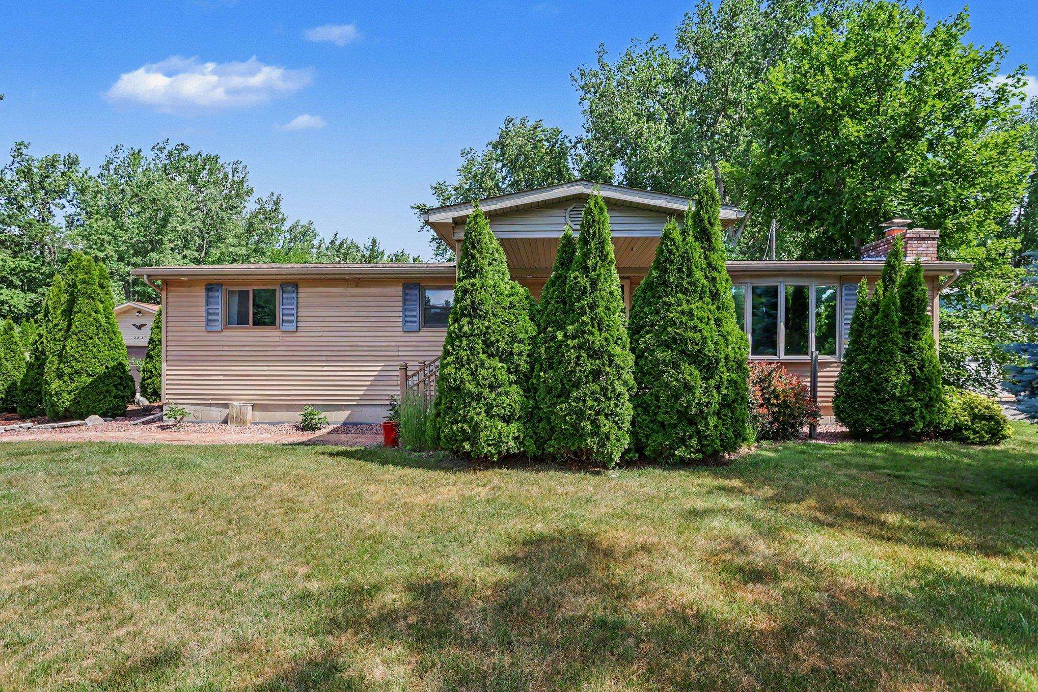 2437 Amelith Road Bay City, MI 48706 - Photo 2 of 36