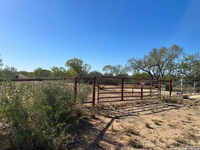 $349,500 | 0 County Road 733, Moore, TX 78057