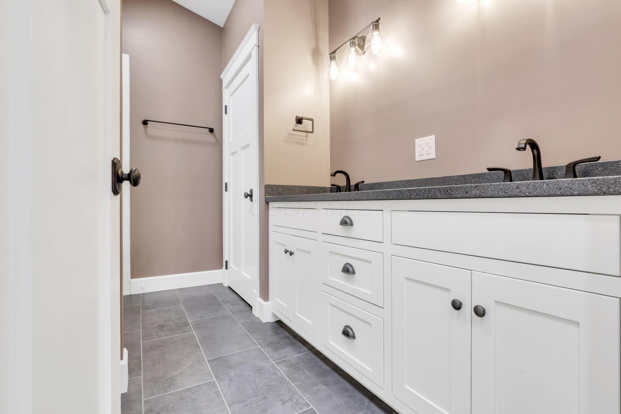 889 Blacksnake Road Utica, OH 43080 - Photo 33 of 53 Full Bath