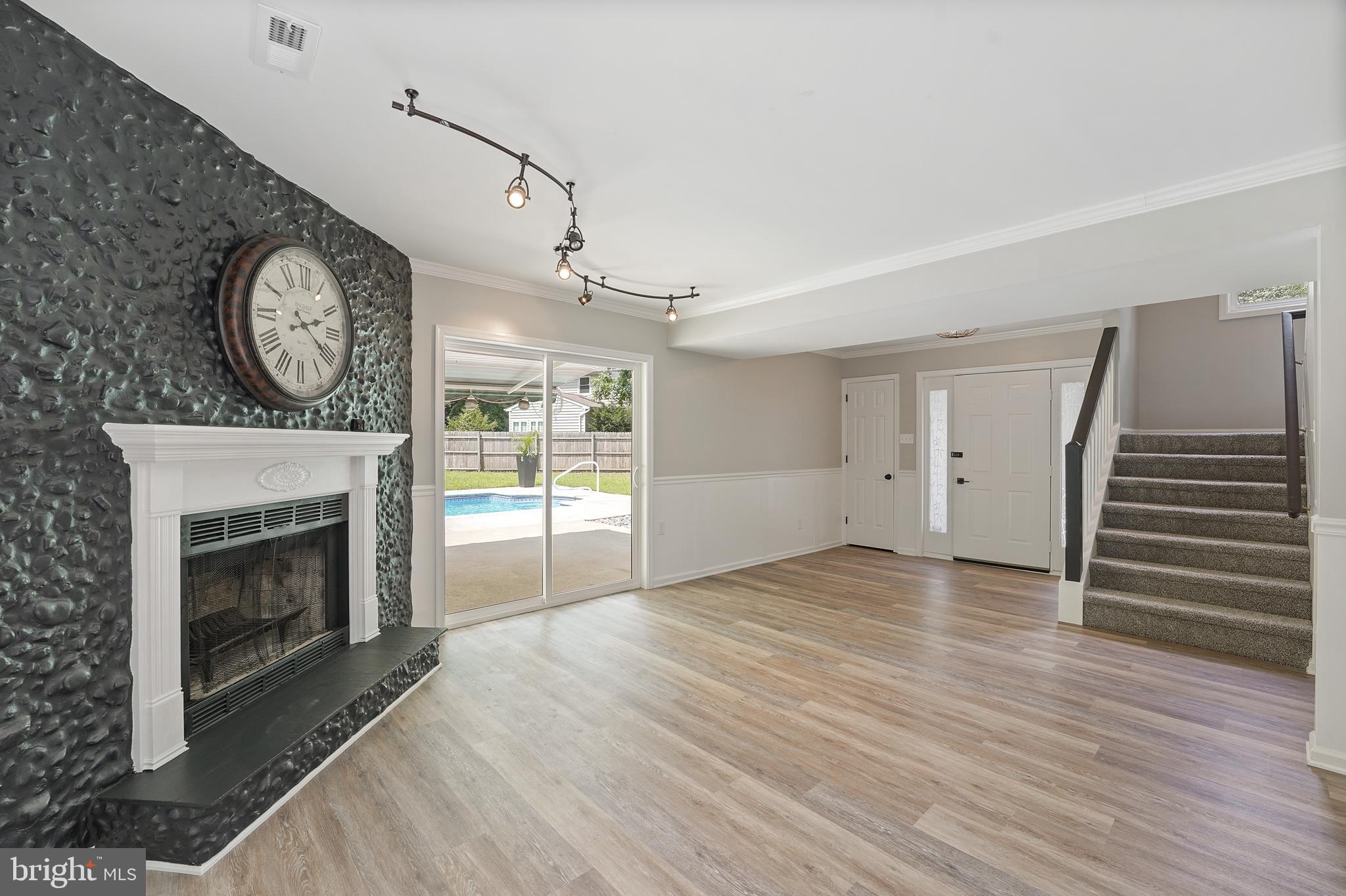 Living Room/Foyer