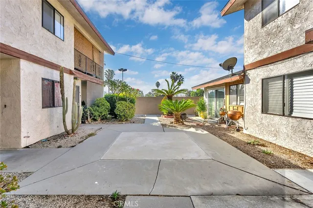 a view of a house with backyard and sitting area