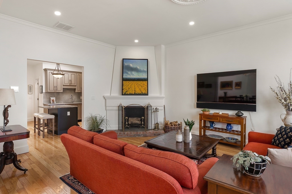31 Bay State Road, Unit 4 Boston, MA 02215 - Photo 8 of 42