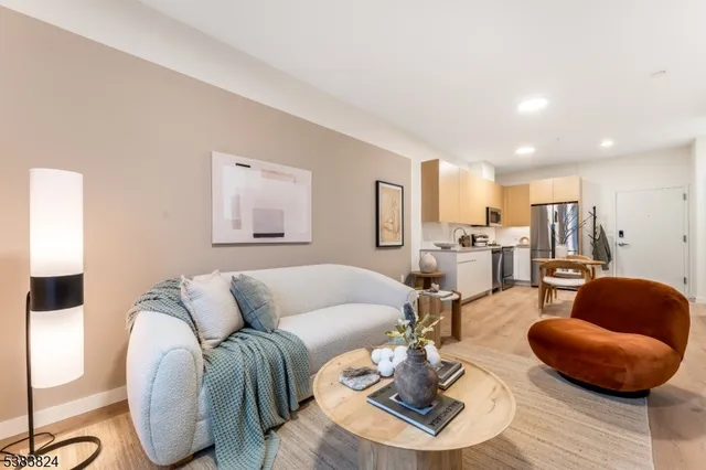 $2,075 | 431 Dr Martin Luther King Jr Boulevard, Unit 421, East Orange, NJ 07018