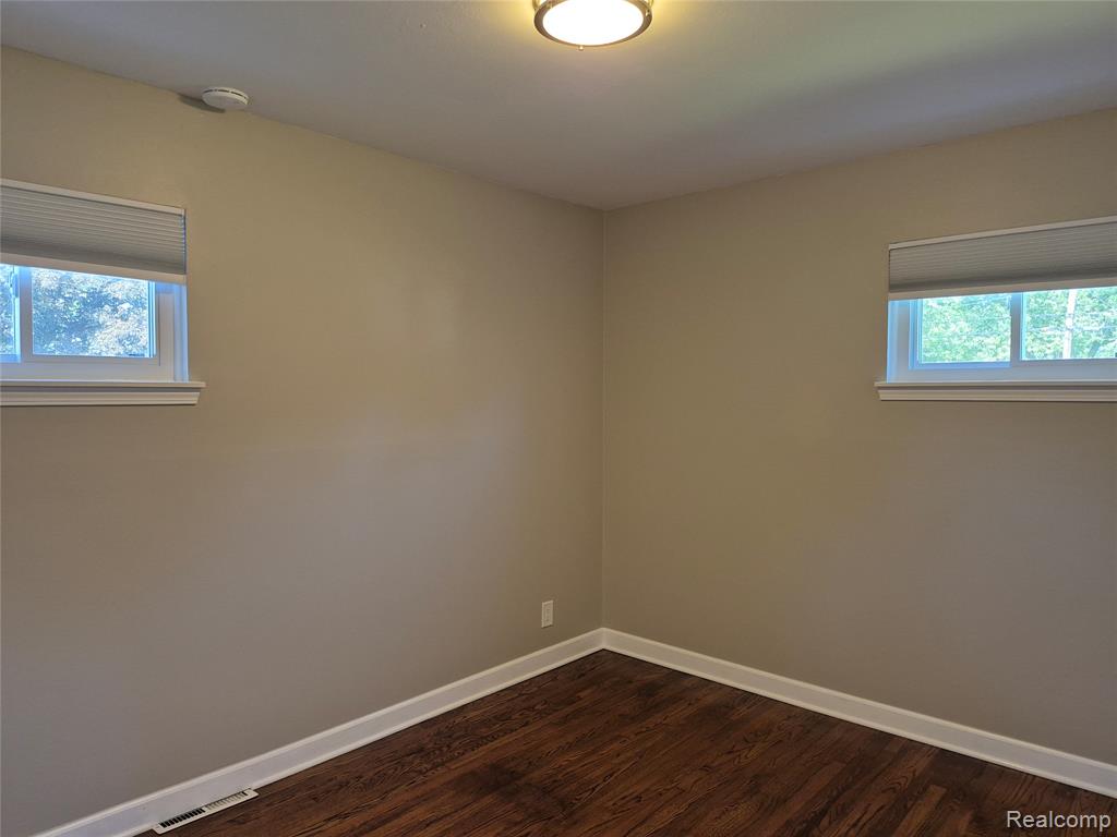 5364 Drayton Road Clarkston, MI 48346 - Photo 12 of 19