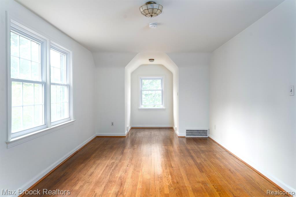 127 Maplefield Road Pleasant Ridge, MI 48069 - Photo 18 of 40