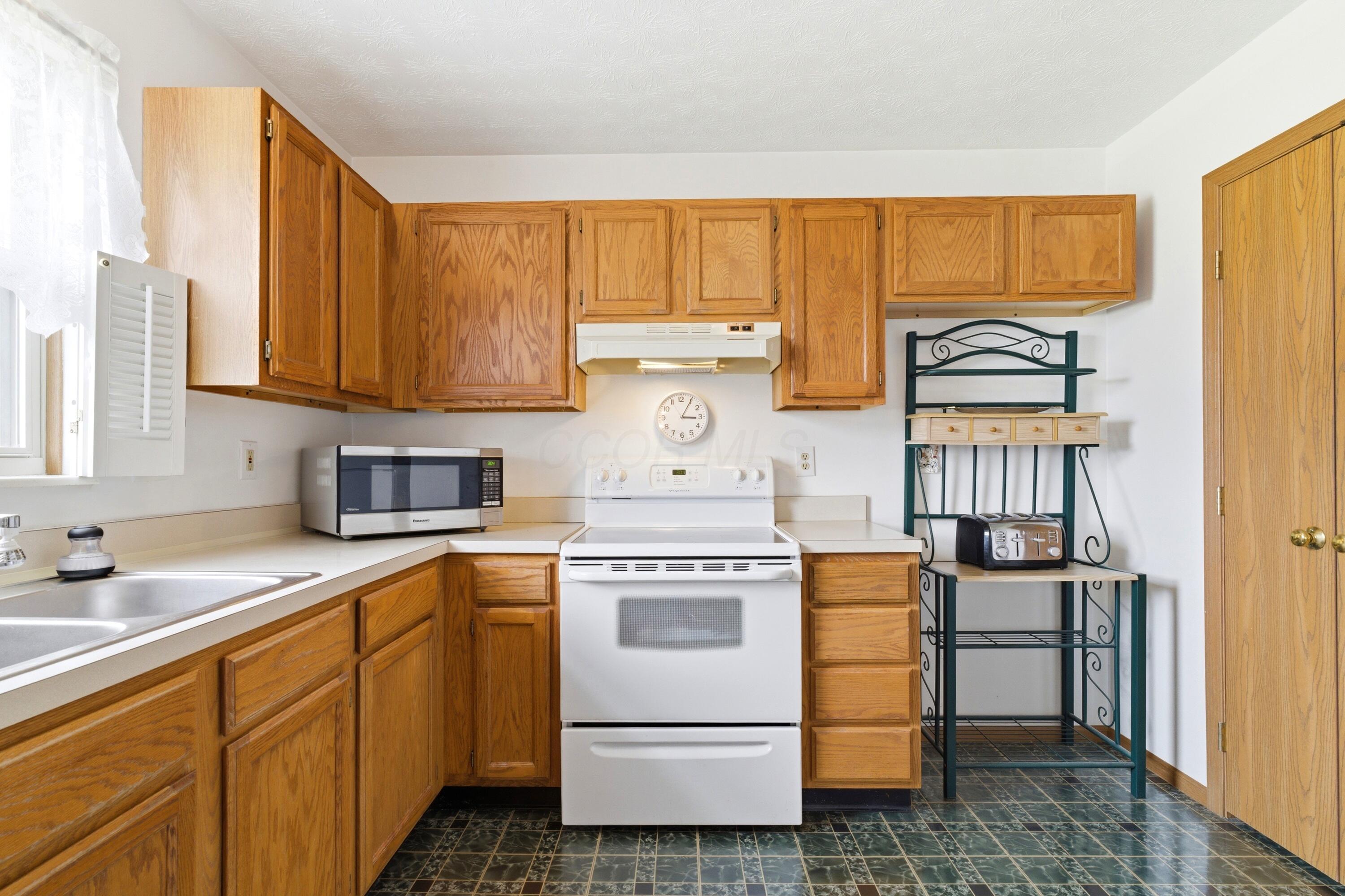 2742 Woodcroft Road Columbus, OH 43204 - Photo 13 of 38