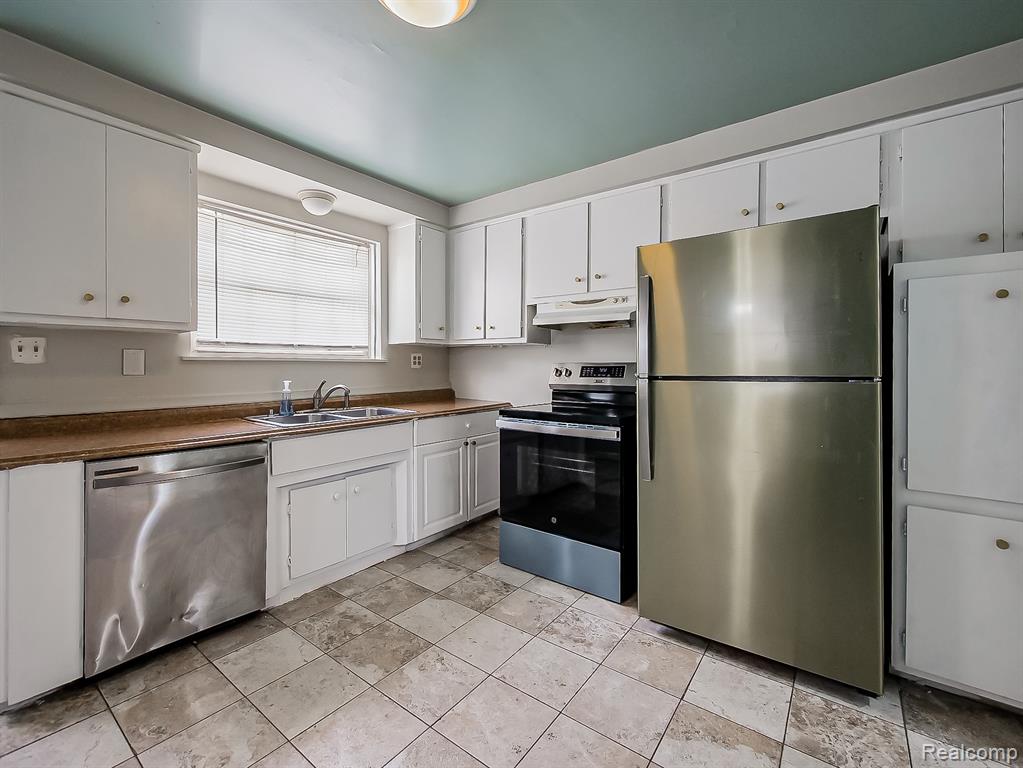 25323 Orchard Lake Road Farmington, MI 48336 - Photo 17 of 42