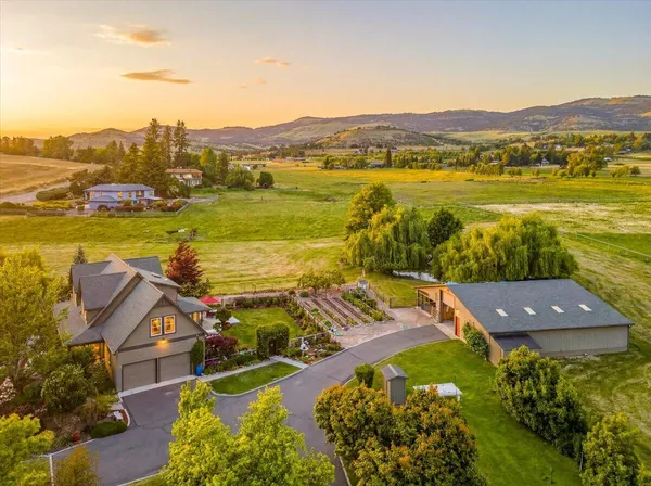 $1,194,808 | 39 East Valley View Road, Ashland, OR 97520