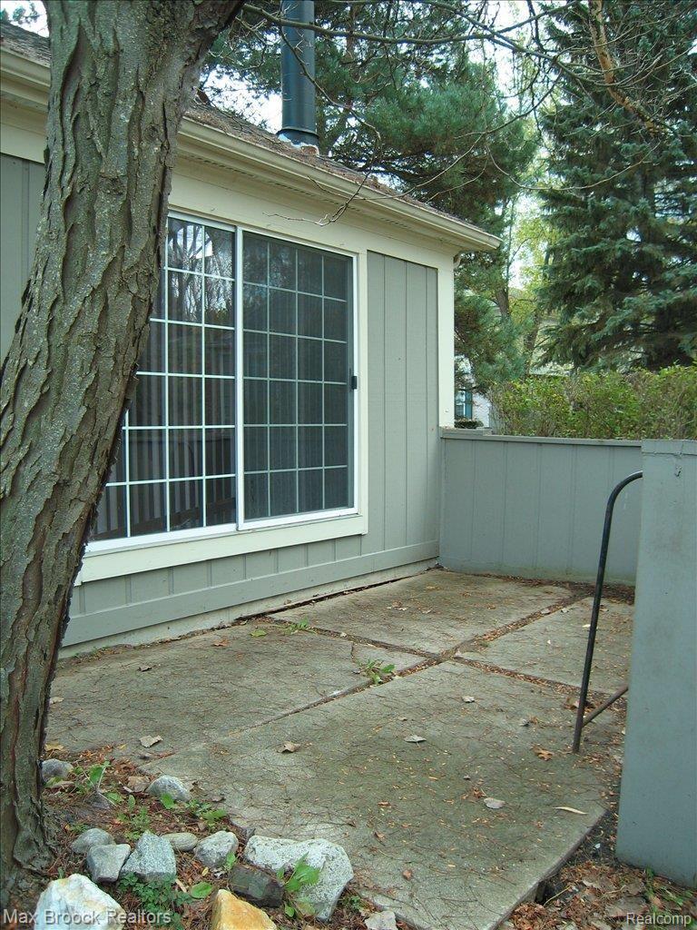 1533 Surrey Lane, Unit 8 Rochester, MI 48306 - Photo 5 of 12 Doorwall to Patio
