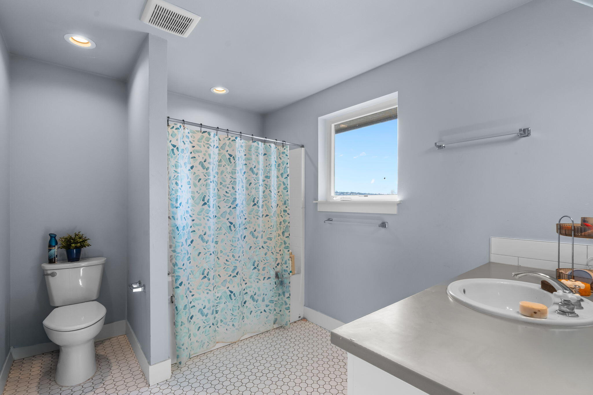 1726 Southwest 27th Street Redmond, OR 97756 - Photo 27 of 31 2026_04_09_1726_SW_27th_St_rdm-36