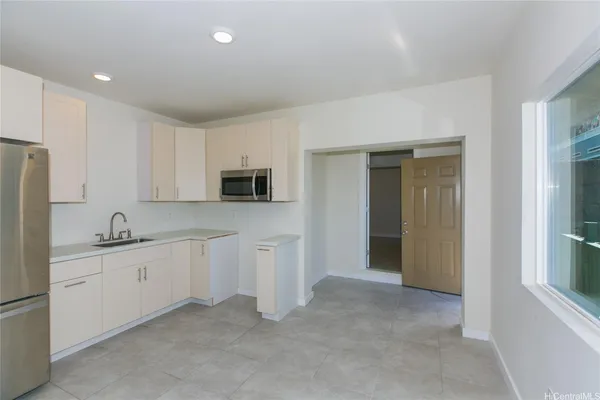 $2,450 | 1915 Kalihi Street, Unit TOP, Honolulu, HI 96819