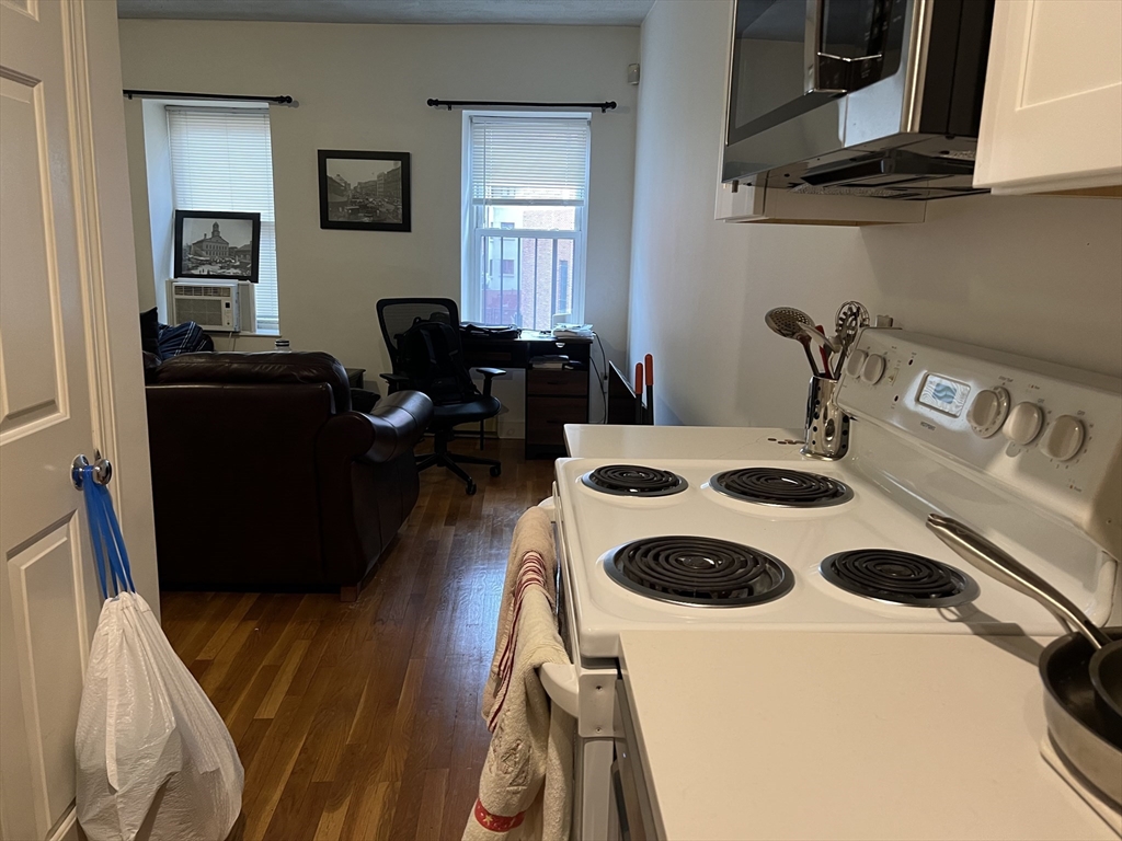 222 North Street, Unit 2 Boston, MA 02113 - Photo 4 of 15