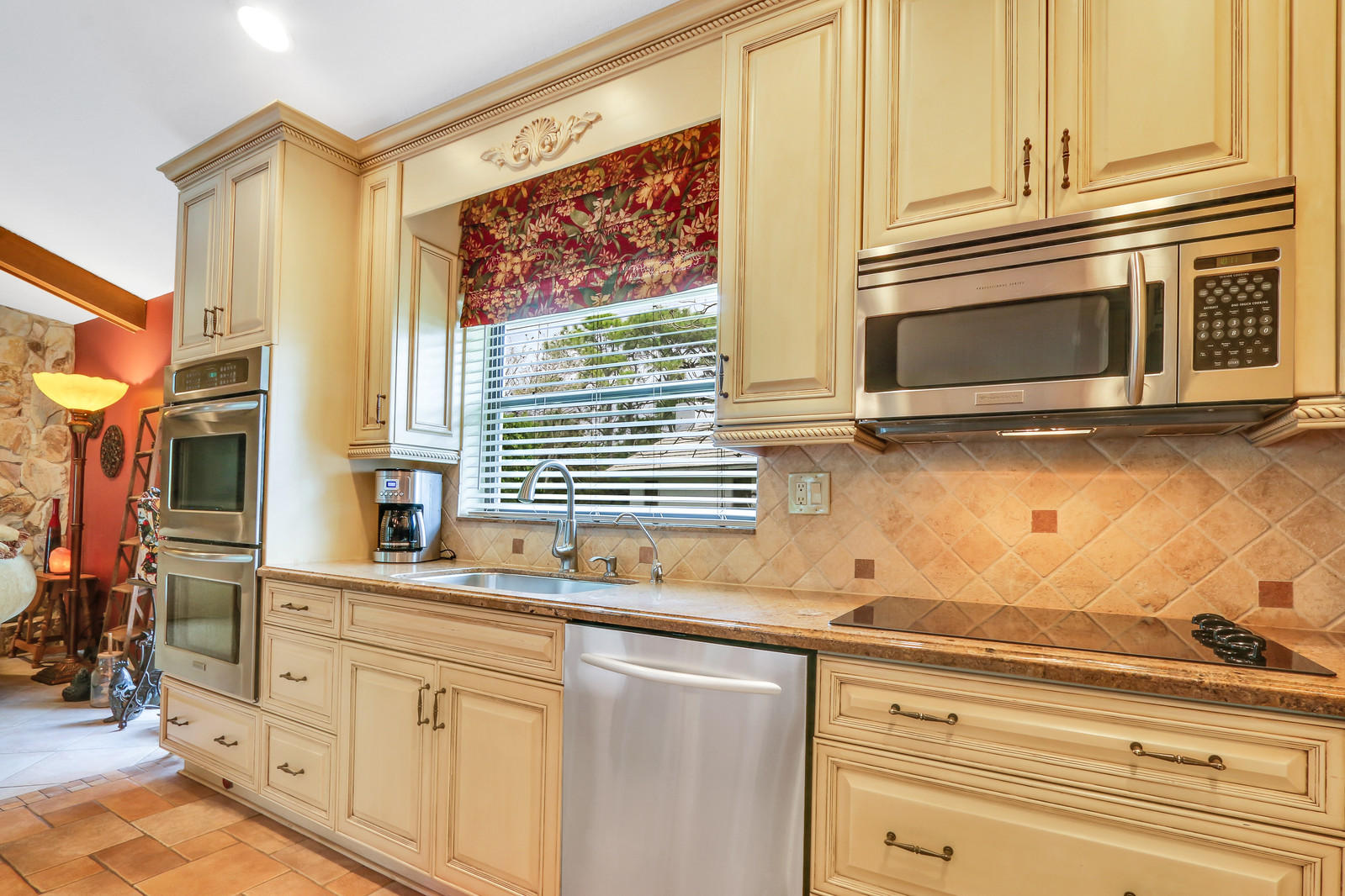 2415 Northwest 40th Circle Boca Raton, FL 33431 - Photo 3 of 33 Kitchen -Double Ovens