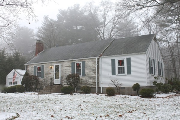 44 Crest Road Lynnfield, MA 01940 - Photo 1 of 28 Gallery Image 1