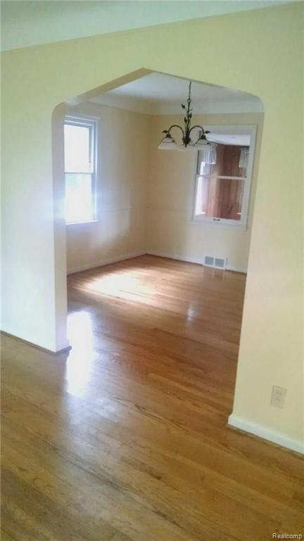 1754 Bournemouth Road Grosse Pointe Woods, MI 48236 - Photo 4 of 25