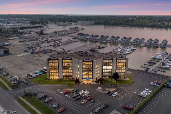 $298,000 | 711 West Lakeshore Drive, Unit 203, Port Clinton, OH 43452