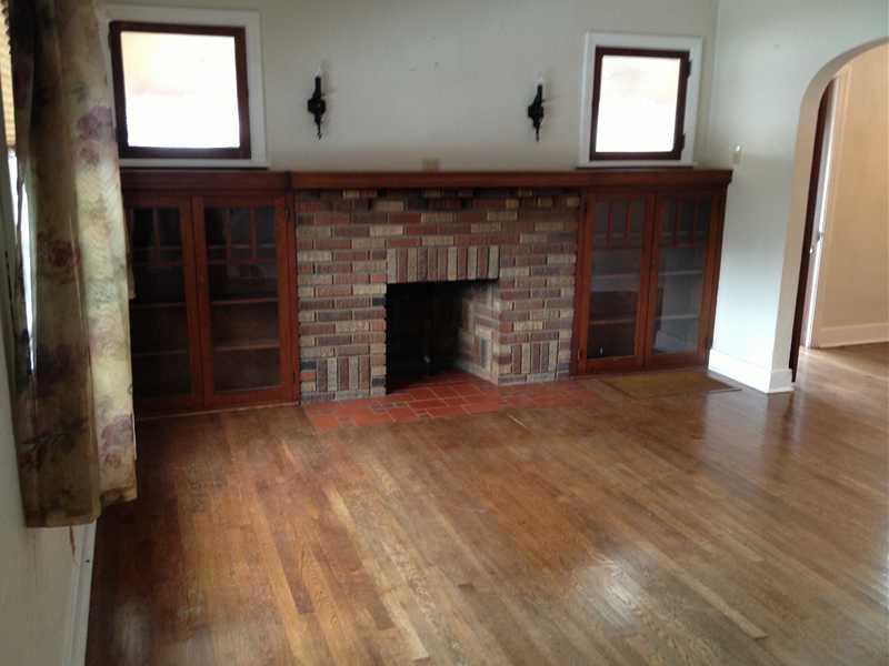 1434 Greentree Road Pittsburgh, PA 15220 - Photo 2 of 16 Living Room.