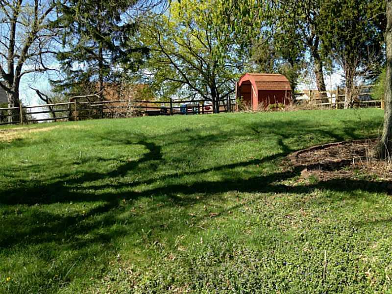 1434 Greentree Road Pittsburgh, PA 15220 - Photo 15 of 16 Yard/Garden.
