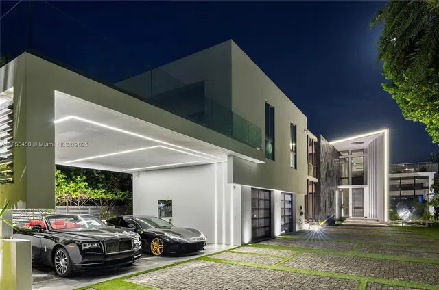 a view of entryway with a front door