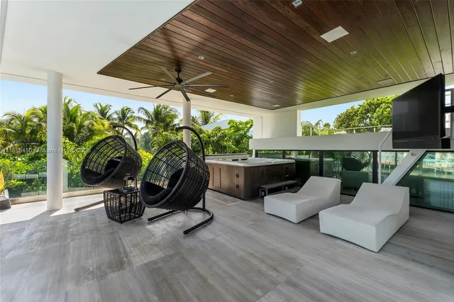 $14,800,000 | 528 Lakeview Court, Miami Beach, FL 33140