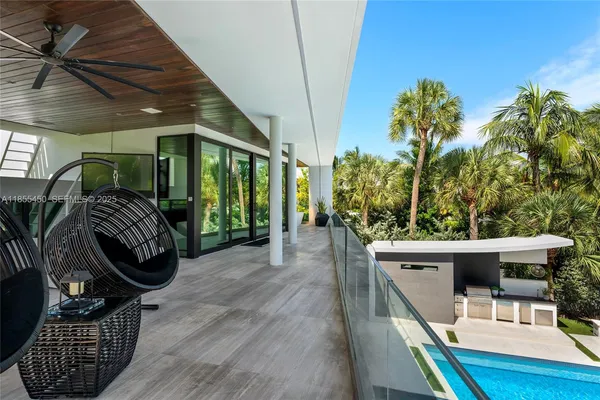 $14,800,000 | 528 Lakeview Court, Miami Beach, FL 33140