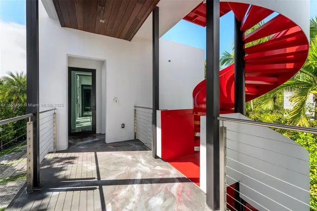 $14,800,000 | 528 Lakeview Court, Miami Beach, FL 33140