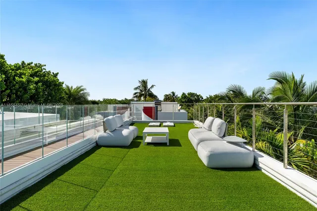 $14,800,000 | 528 Lakeview Court, Miami Beach, FL 33140