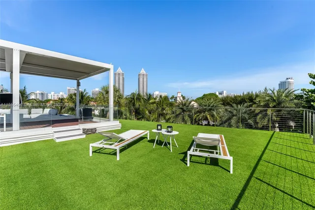 $14,800,000 | 528 Lakeview Court, Miami Beach, FL 33140