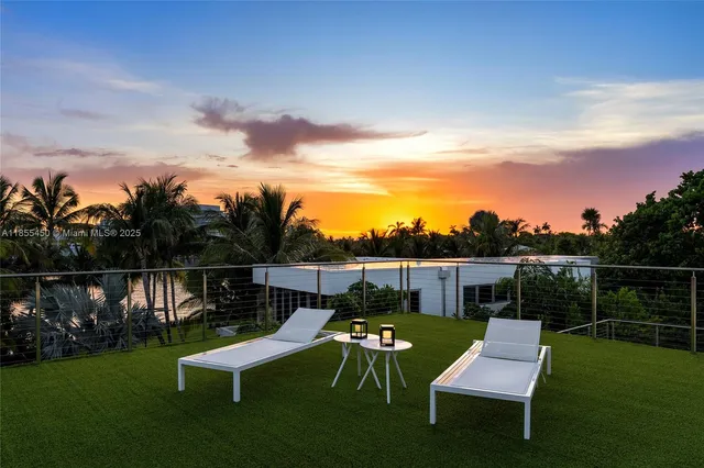 $14,800,000 | 528 Lakeview Court, Miami Beach, FL 33140