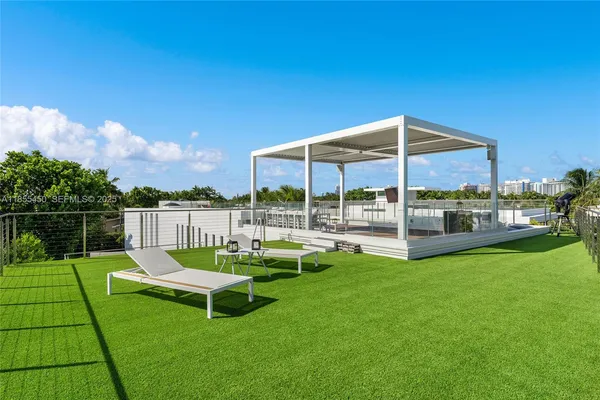 $14,800,000 | 528 Lakeview Court, Miami Beach, FL 33140