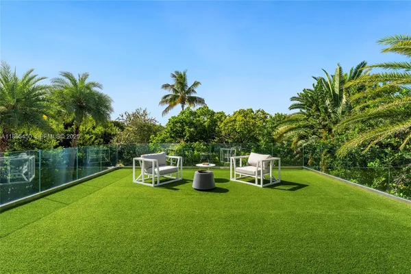 $14,800,000 | 528 Lakeview Court, Miami Beach, FL 33140