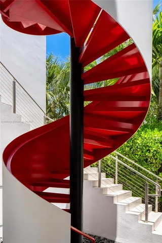 $14,800,000 | 528 Lakeview Court, Miami Beach, FL 33140