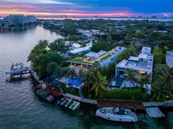 $14,800,000 | 528 Lakeview Court, Miami Beach, FL 33140
