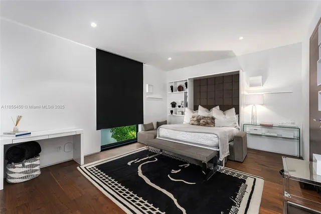 $14,800,000 | 528 Lakeview Court, Miami Beach, FL 33140