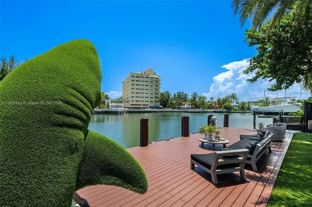 $14,800,000 | 528 Lakeview Court, Miami Beach, FL 33140