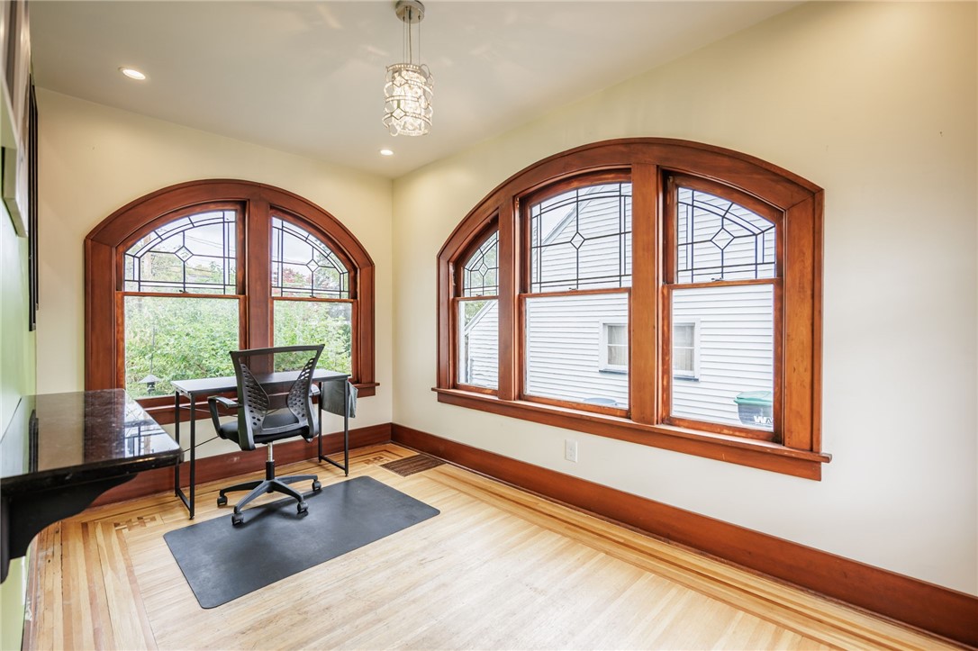 654 Laurelton Road Irondequoit, NY 14609 - Photo 11 of 41