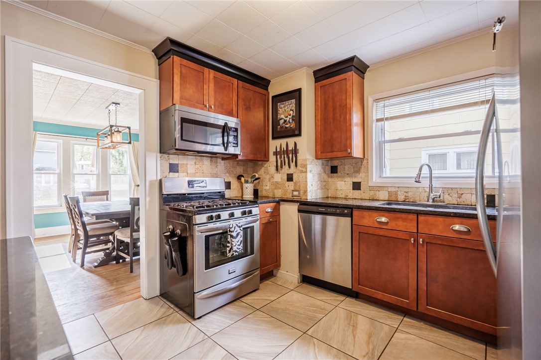 654 Laurelton Road Irondequoit, NY 14609 - Photo 18 of 41