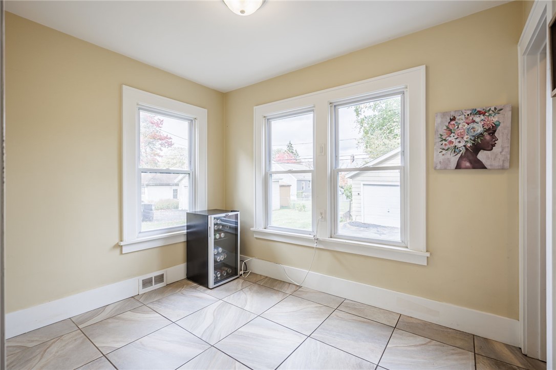 654 Laurelton Road Irondequoit, NY 14609 - Photo 19 of 41