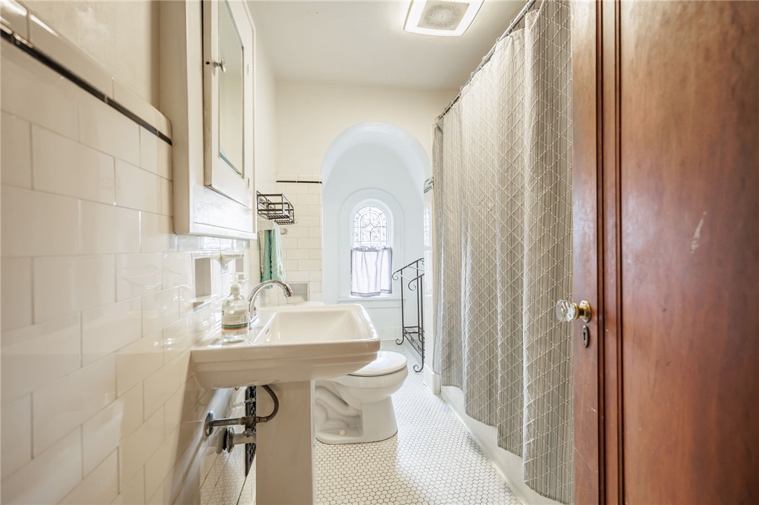 654 Laurelton Road Irondequoit, NY 14609 - Photo 31 of 41