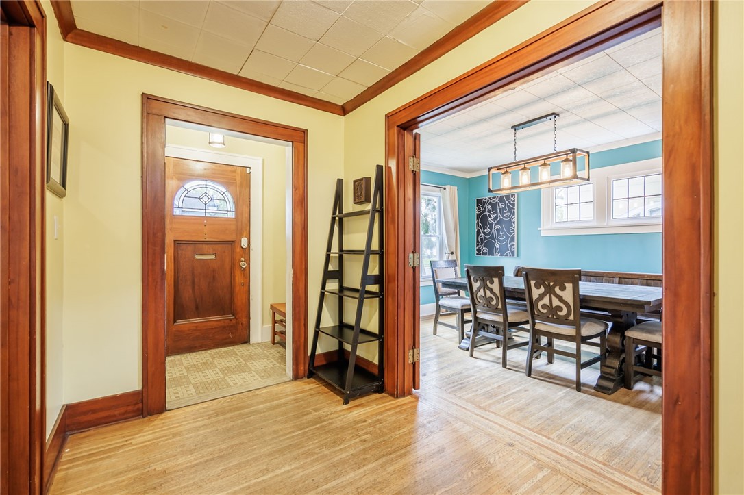 654 Laurelton Road Irondequoit, NY 14609 - Photo 5 of 41