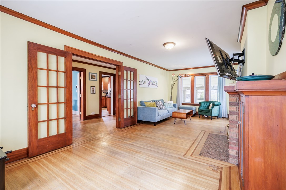 654 Laurelton Road Irondequoit, NY 14609 - Photo 7 of 41