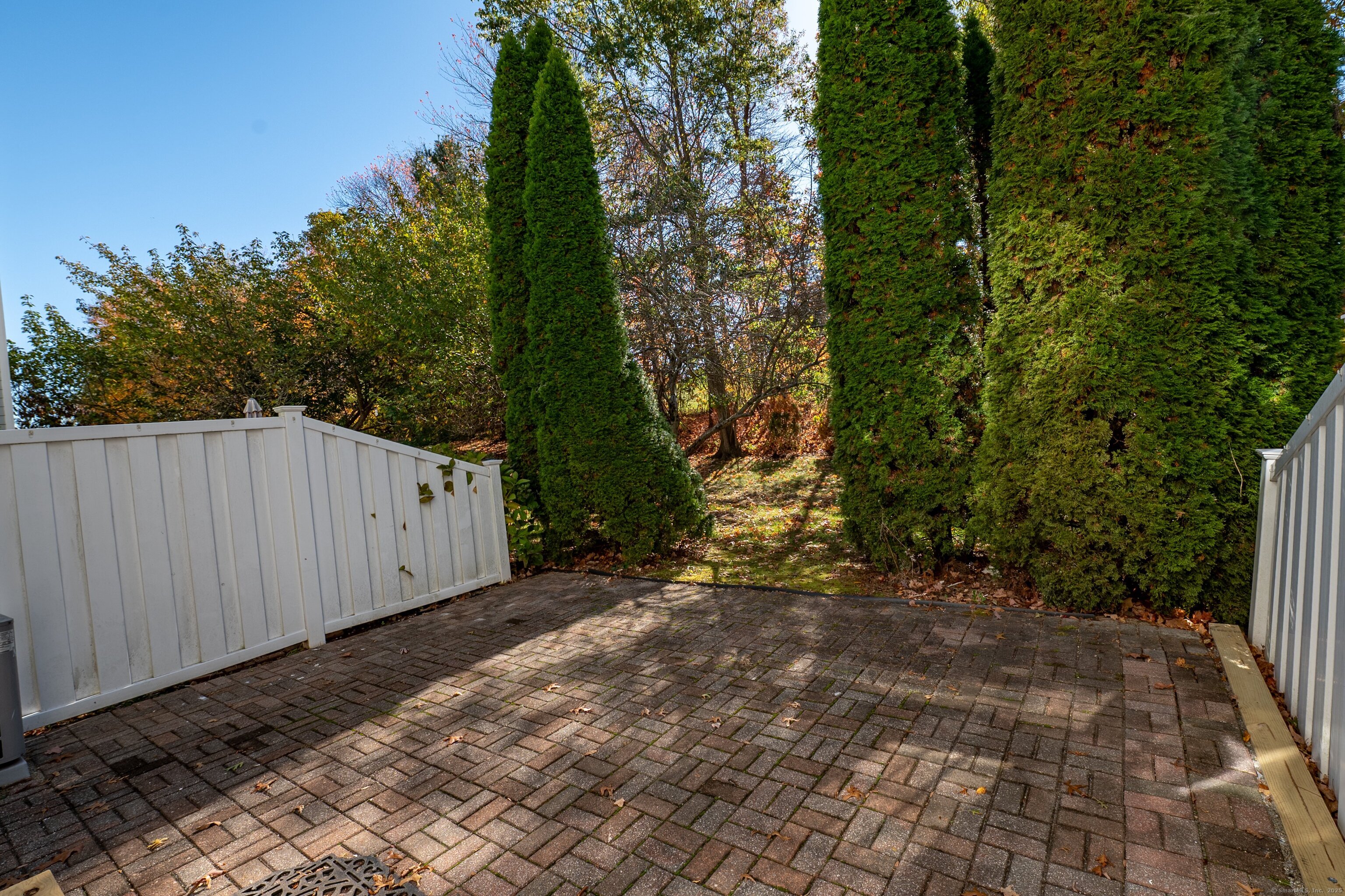 1 Munson Drive, Unit 3 Wallingford, CT 06492 - Photo 32 of 38 a backyard of a house with lots of green space