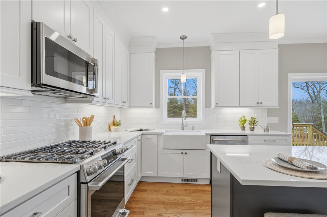 24 Cassidy Trail Coventry, RI 02831 - Photo 7 of 50