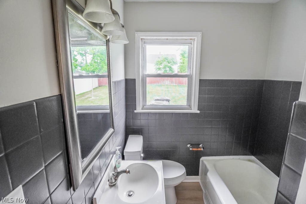 689 Ina Avenue Akron, OH 44306 - Photo 14 of 21 Full Bathroom