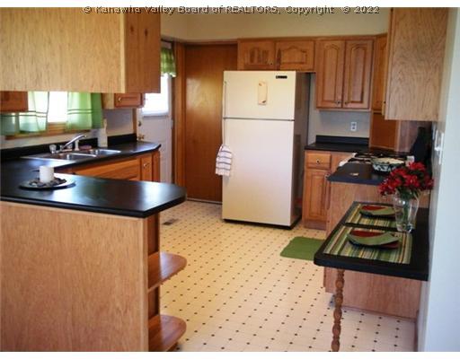 1 Scenic Drive Ripley, WV 25271 - Photo 4 of 8 Kitchen.