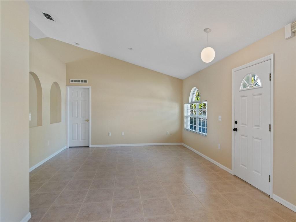 5907 Ridge Lake Circle Vero Beach, FL 32967 - Photo 3 of 36