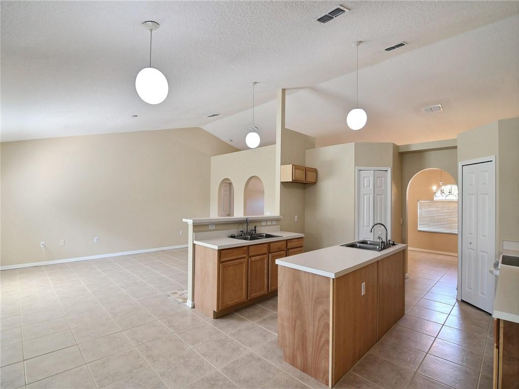 5907 Ridge Lake Circle Vero Beach, FL 32967 - Photo 7 of 36