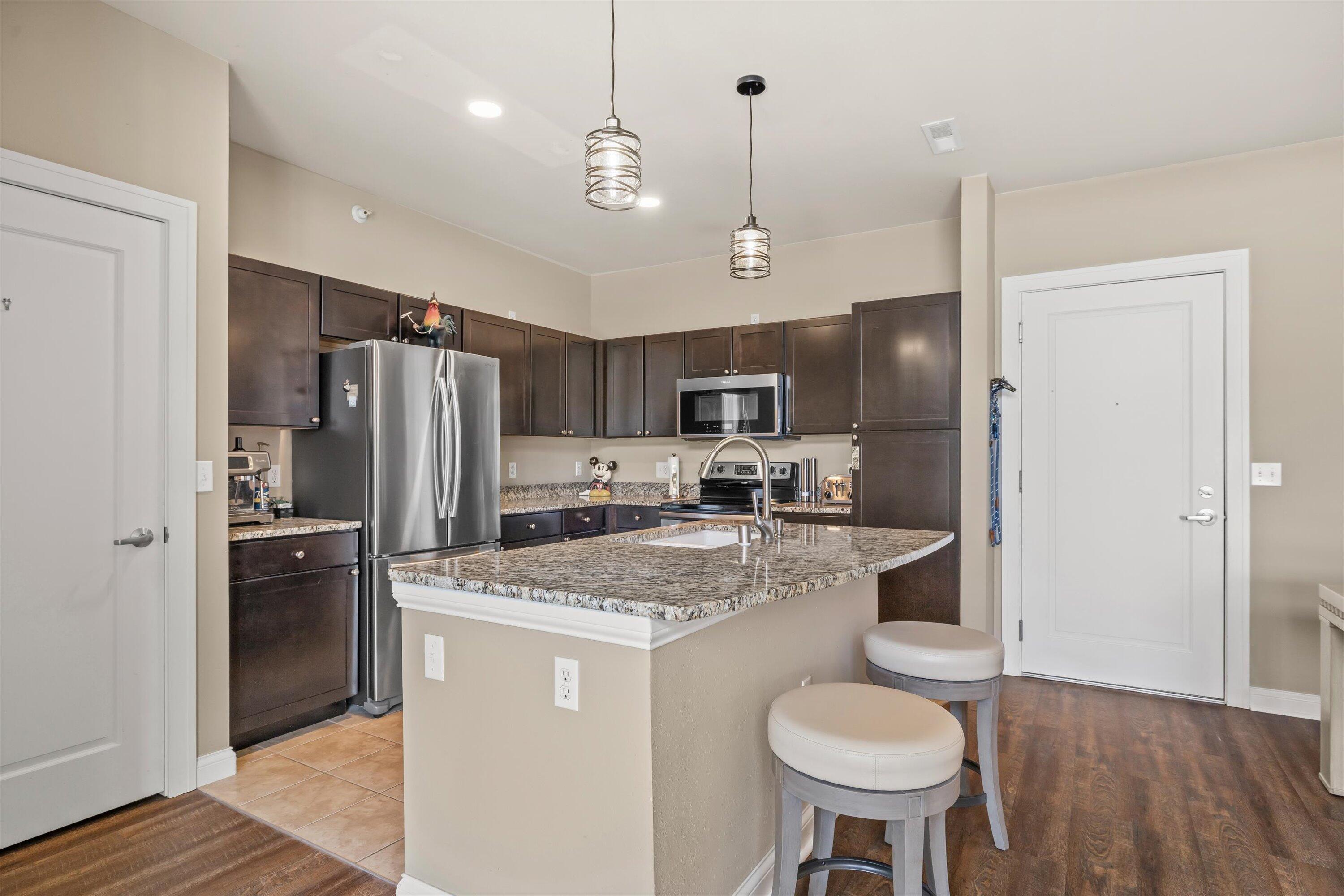 141 Main Street, Unit 418 Racine, WI 53403 - Photo 12 of 28 Updated Kitchen