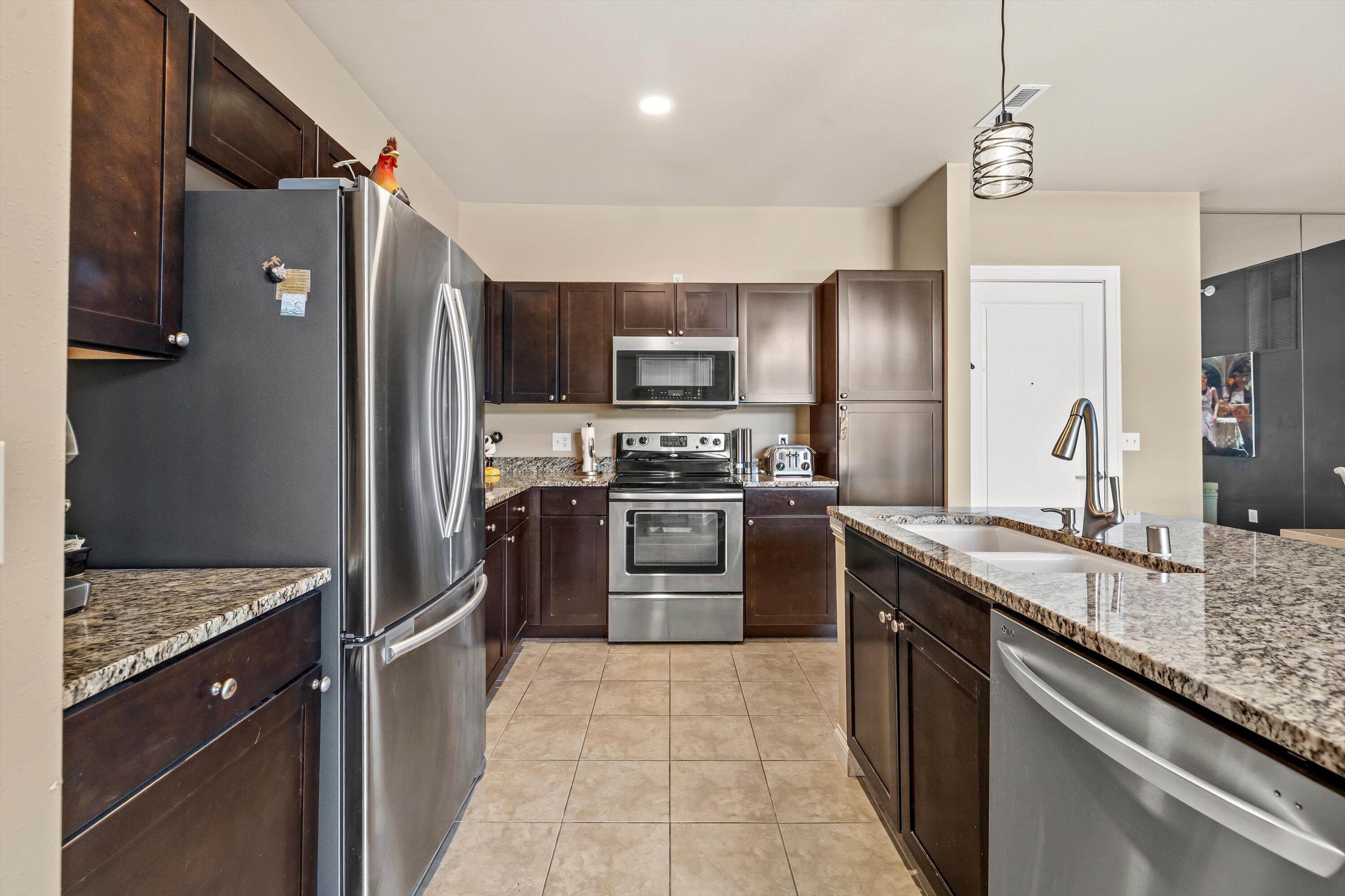 141 Main Street, Unit 418 Racine, WI 53403 - Photo 13 of 28 Ample Space