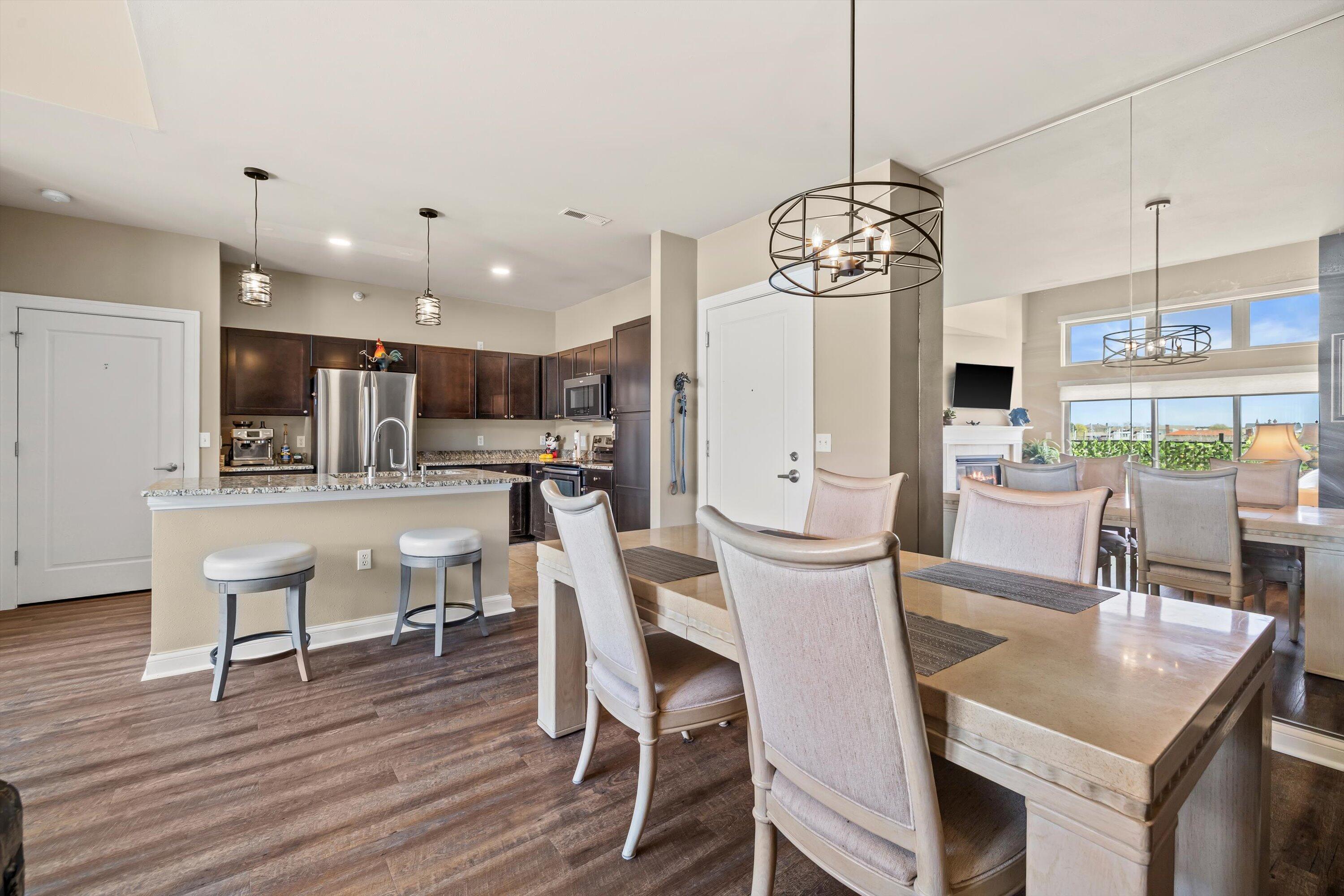 141 Main Street, Unit 418 Racine, WI 53403 - Photo 17 of 28 Dining Area